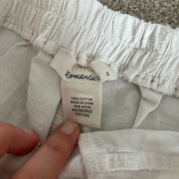 White Wide-Leg Buttoned Pants - Picture 4 of 5